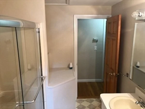3 bed, 2 bath apartment for rent at 16 Amor Rd, Milton — photo 26 of 42