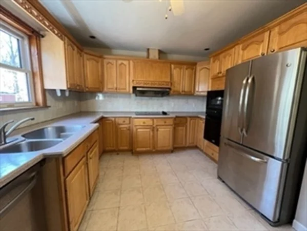 3 bed, 2 bath apartment for rent at 16 Amor Rd, Milton — photo 13 of 42