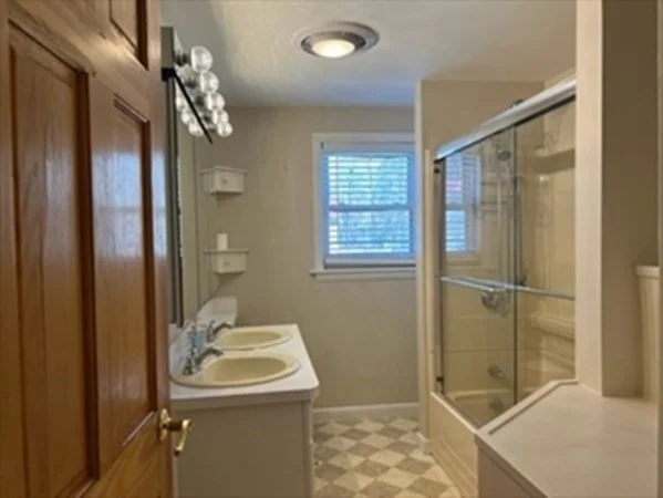 3 bed, 2 bath apartment for rent at 16 Amor Rd, Milton — photo 24 of 42