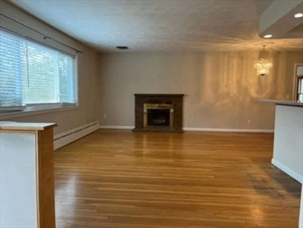 3 bed, 2 bath apartment for rent at 16 Amor Rd, Milton — photo 7 of 42