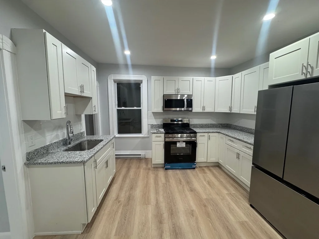 4 bed, 1 bath apartment for rent at 16 Ashton St Unit 1, Worcester — photo 2 of 16