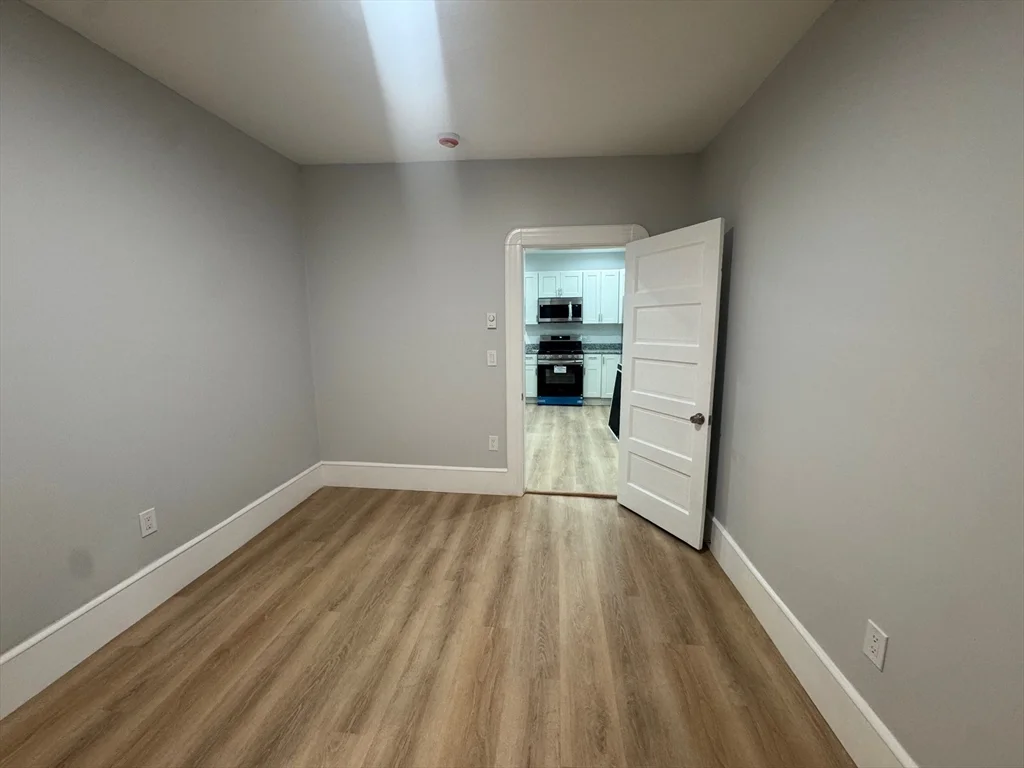 4 bed, 1 bath apartment for rent at 16 Ashton St Unit 1, Worcester — photo 6 of 16