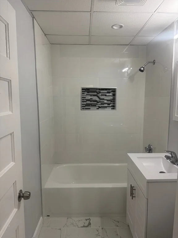 4 bed, 1 bath apartment for rent at 16 Ashton St Unit 1, Worcester — photo 3 of 16
