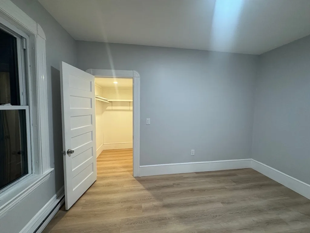 4 bed, 1 bath apartment for rent at 16 Ashton St Unit 1, Worcester — photo 5 of 16