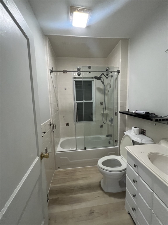 4 bed, 1 bath apartment for rent at 16 Billings Rd Unit 2, Quincy — photo 6 of 17