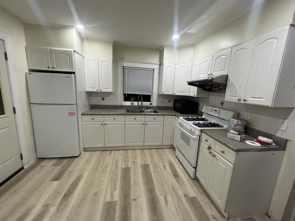4 bed, 1 bath apartment for rent at 16 Billings Rd Unit 2, Quincy — photo 1 of 17