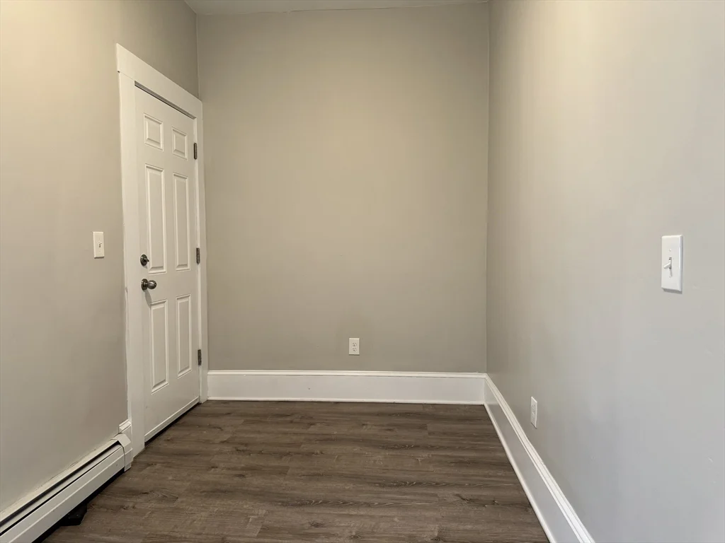 3 bed, 1 bath apartment for rent at 16 Bloomfield St Unit 1, Dorchester — photo 6 of 22