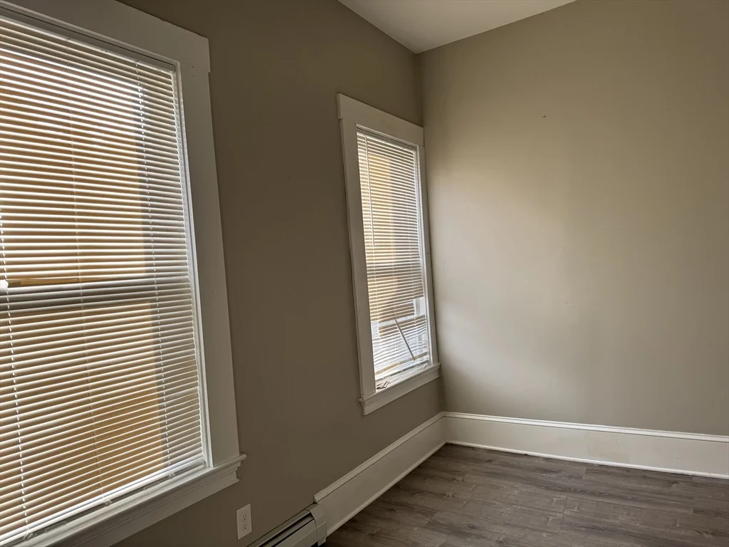 3 bed, 1 bath apartment for rent at 16 Bloomfield St Unit 1, Dorchester — photo 5 of 22