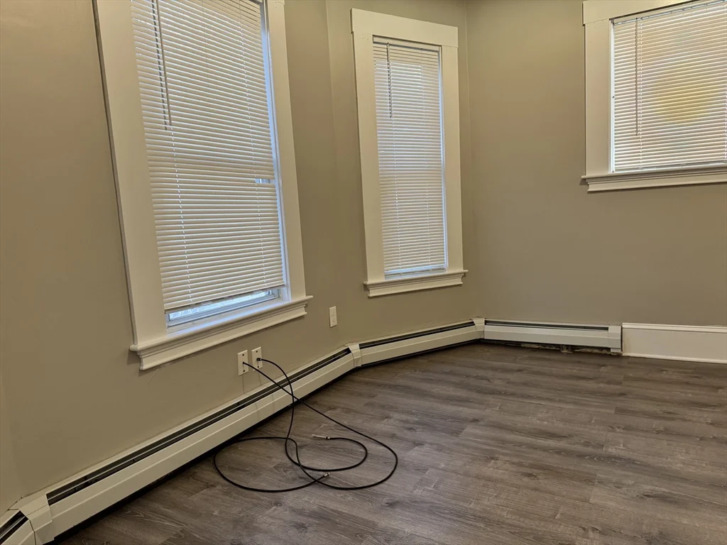 3 bed, 1 bath apartment for rent at 16 Bloomfield St Unit 1, Dorchester — photo 18 of 22