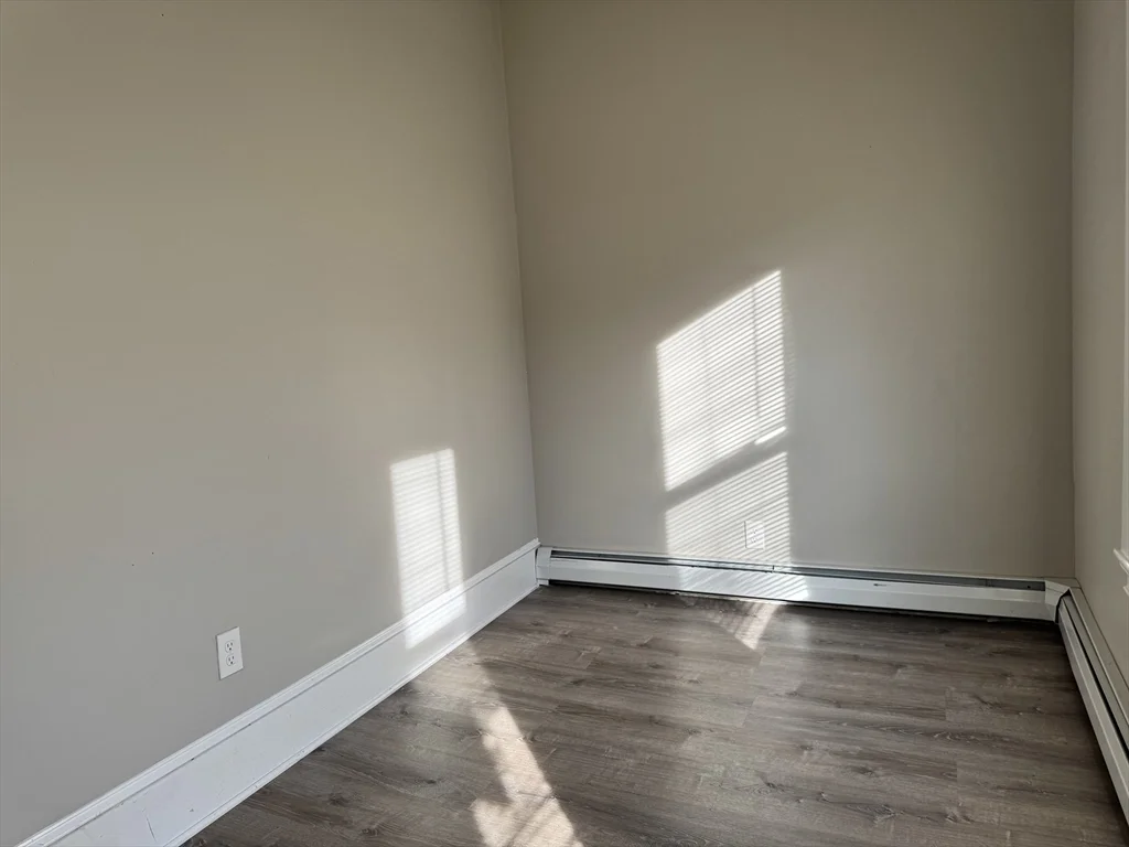 3 bed, 1 bath apartment for rent at 16 Bloomfield St Unit 1, Dorchester — photo 9 of 22