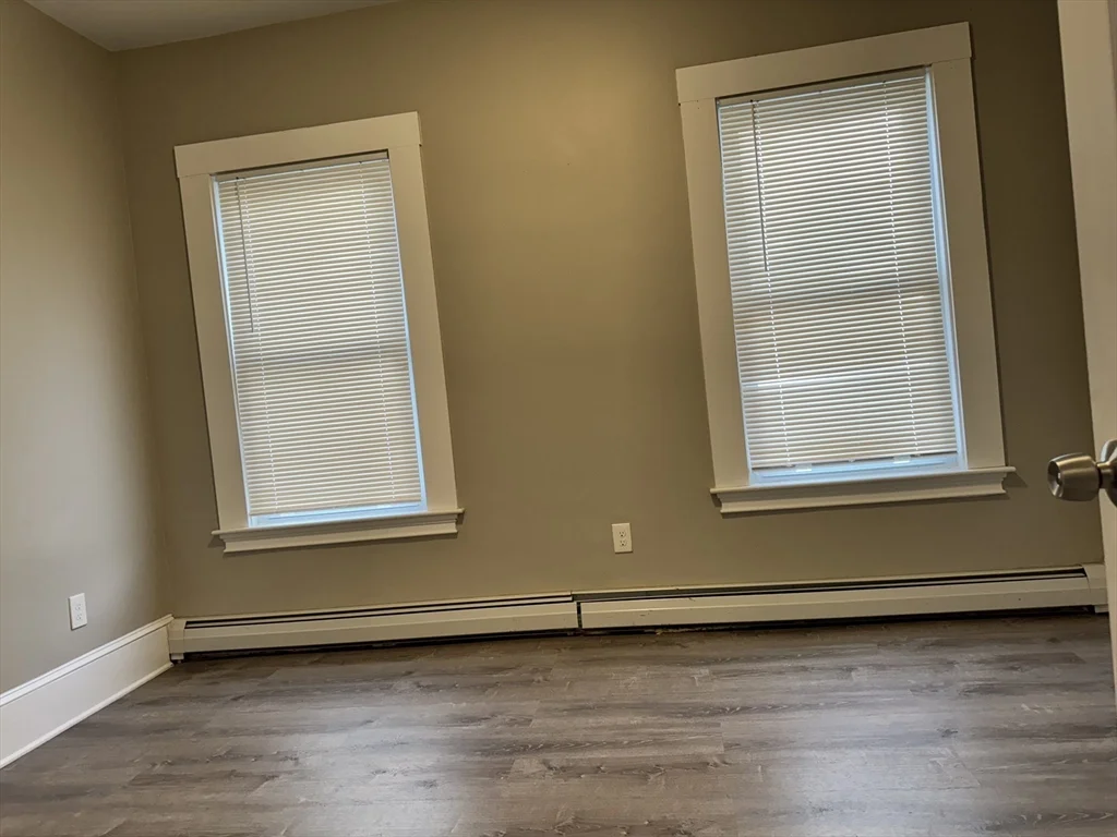 3 bed, 1 bath apartment for rent at 16 Bloomfield St Unit 1, Dorchester — photo 8 of 22