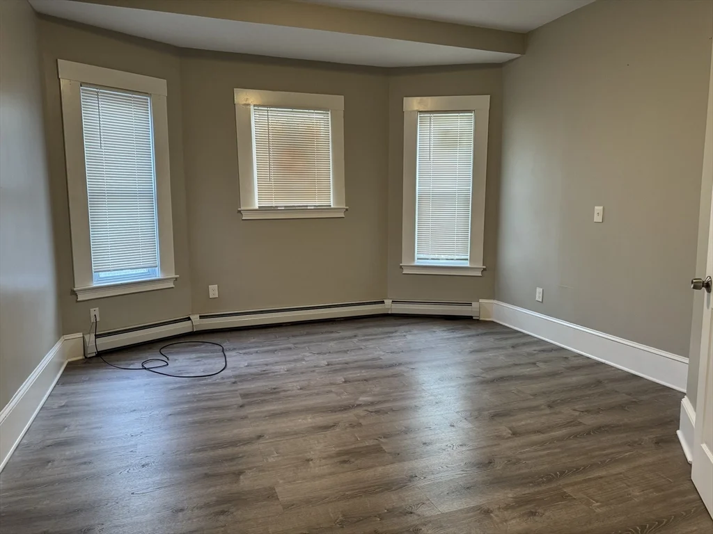 3 bed, 1 bath apartment for rent at 16 Bloomfield St Unit 1, Dorchester — photo 2 of 22