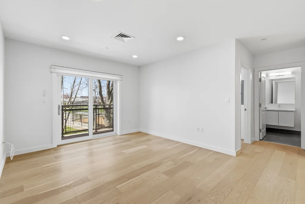 2 bed, 2 bath apartment for rent at 16 Boardman St Unit 202, East Boston — photo 9 of 23