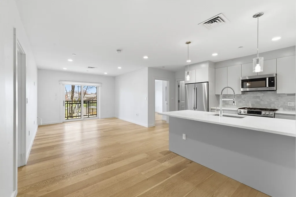 2 bed, 2 bath apartment for rent at 16 Boardman St Unit 202, East Boston — photo 4 of 23