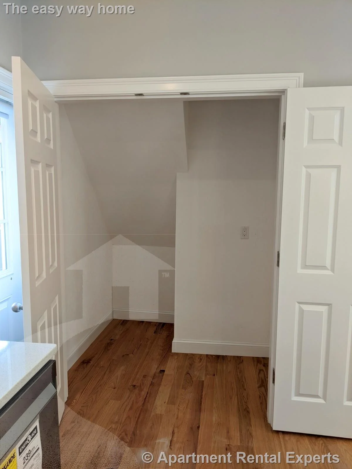 3 bed, 1 bath apartment for rent at 16 Bowen Ave Unit 1, Tufts — photo 4 of 32
