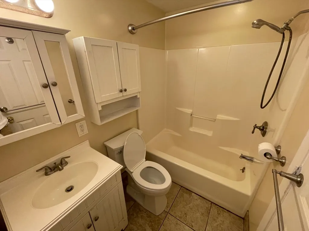 3 bed, 2 bath apartment for rent at 16 Bowstring Way, Marlborough — photo 9 of 25