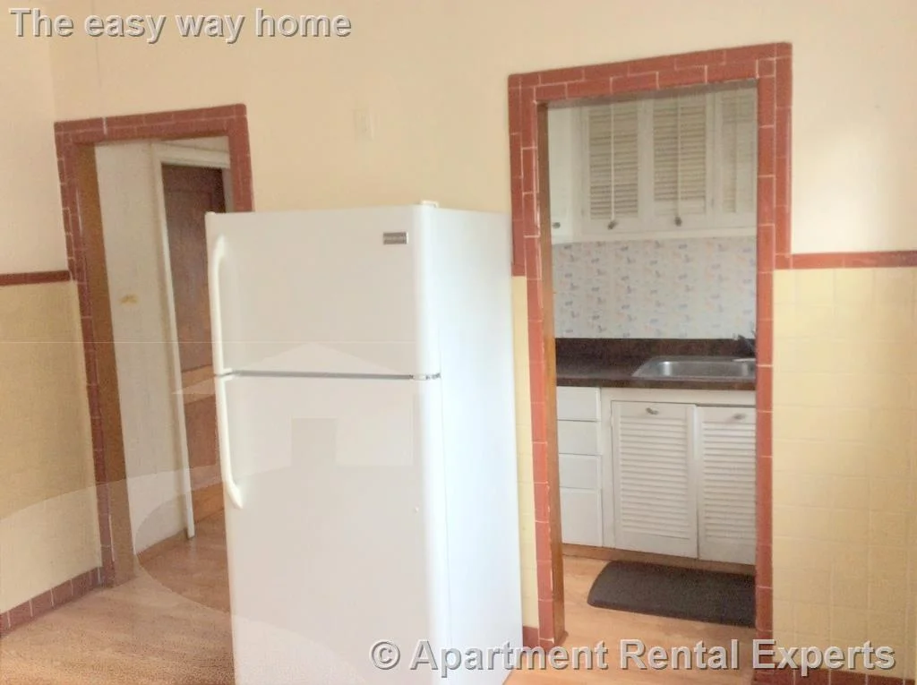 1 bed, 1 bath apartment for rent at 16 Braemore Rd Unit 1, Winter Hill — photo 4 of 15