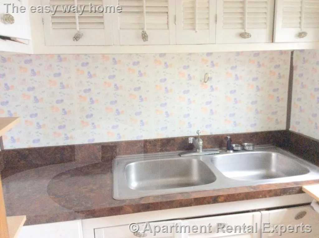 1 bed, 1 bath apartment for rent at 16 Braemore Rd Unit 1, Winter Hill — photo 5 of 15