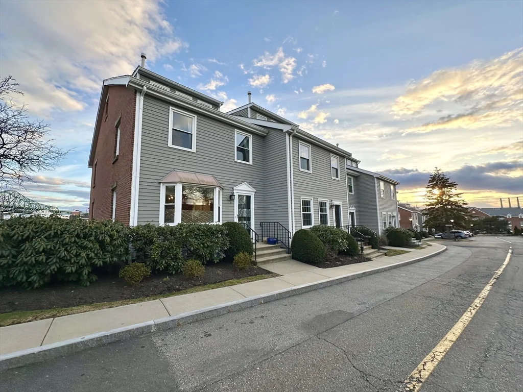 3 bed, 2 bath apartment for rent at 16 Breakwater Dr Unit 16, Chelsea — photo 23 of 24