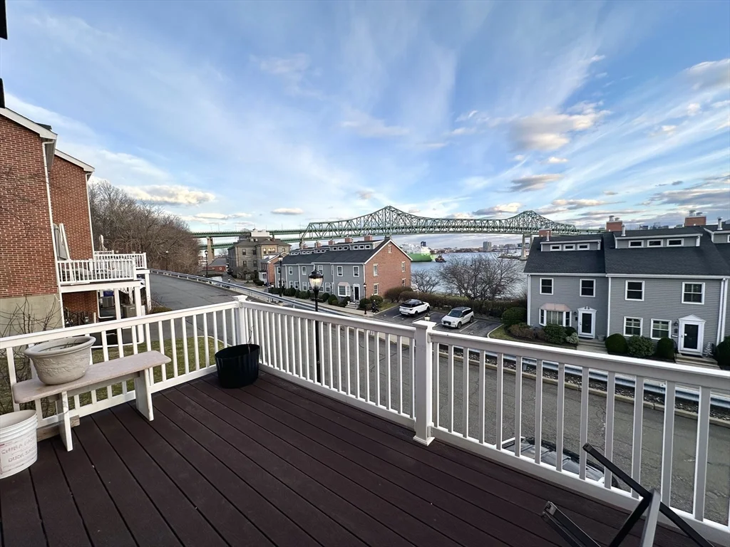 3 bed, 2 bath apartment for rent at 16 Breakwater Dr Unit 16, Chelsea — photo 3 of 24