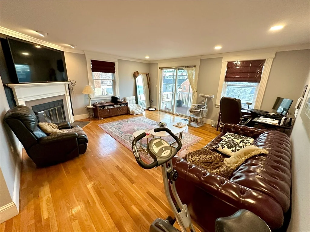 3 bed, 2 bath apartment for rent at 16 Breakwater Dr Unit 16, Chelsea — photo 1 of 24