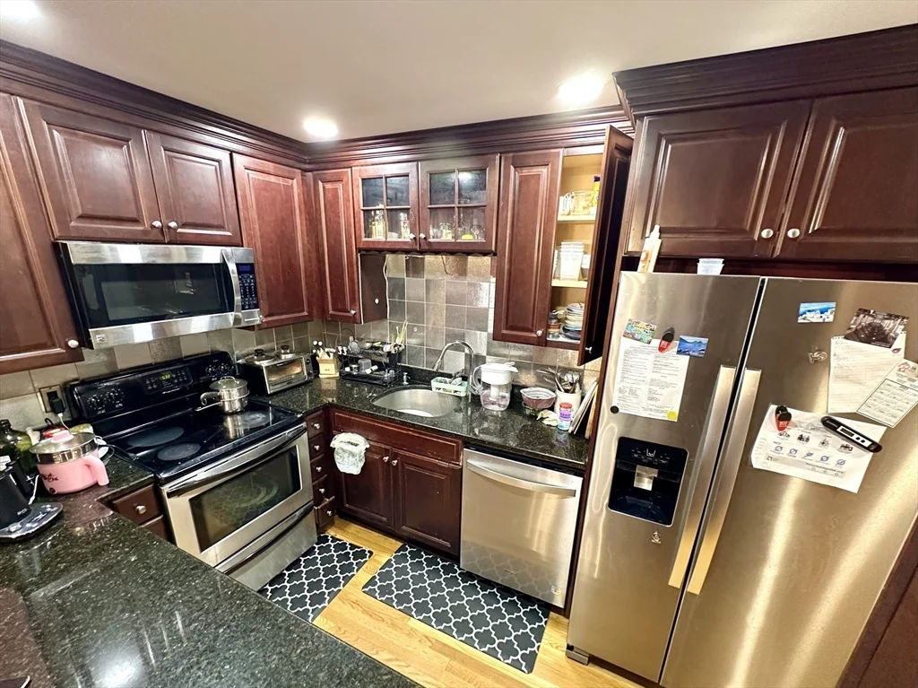3 bed, 2 bath apartment for rent at 16 Breakwater Dr Unit 16, Chelsea — photo 6 of 24