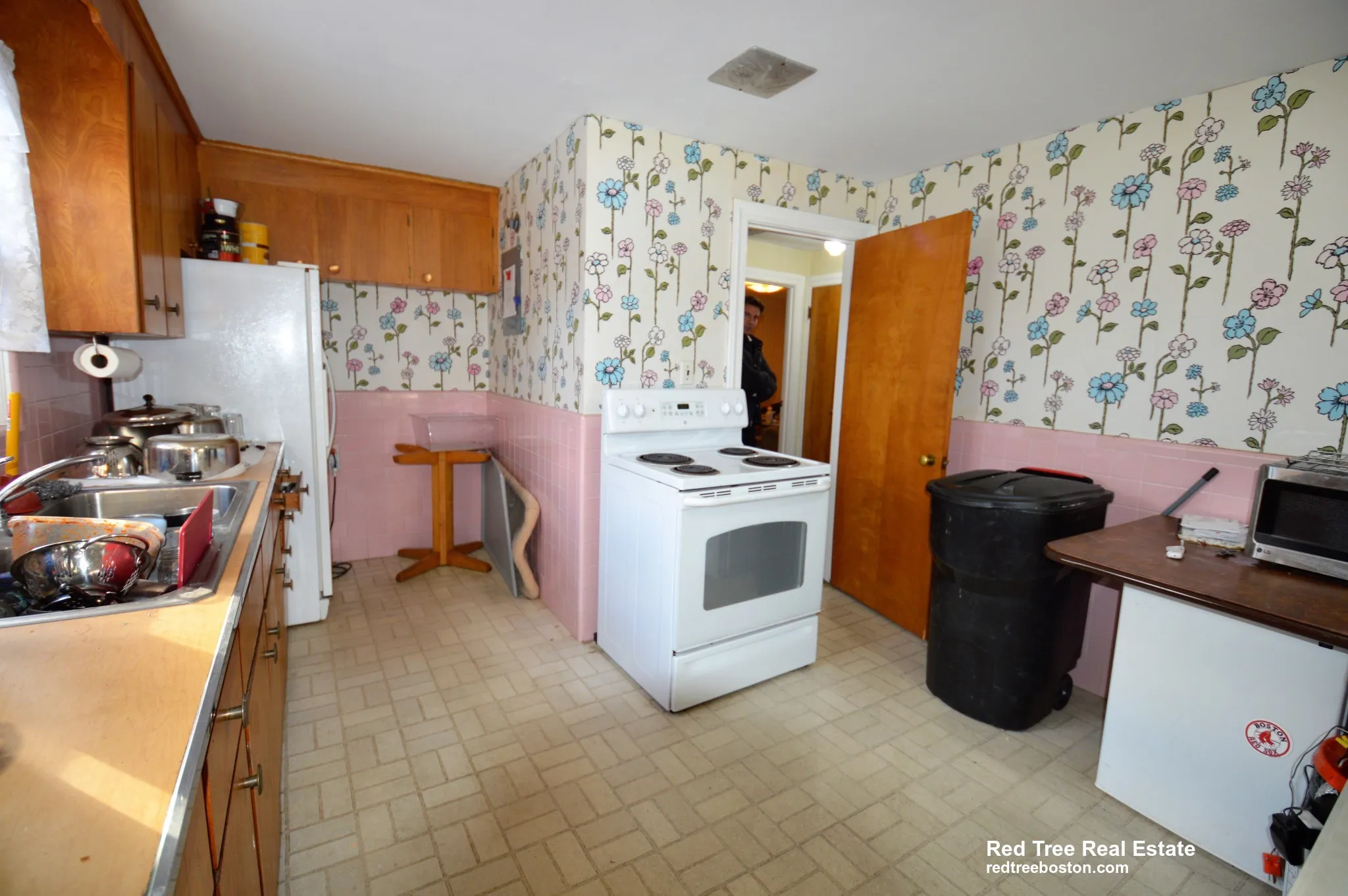 4 bed, 1 bath apartment for rent at 16 Caltha Rd Unit 16, Brighton — photo 3 of 12