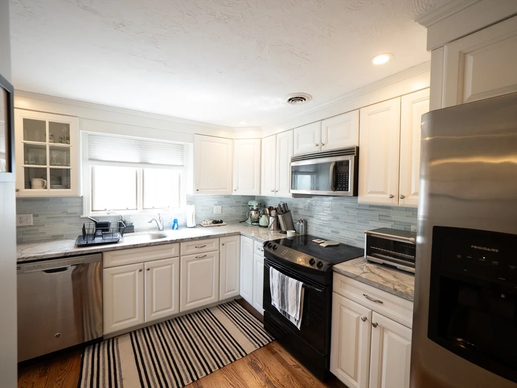 3 bed, 1 bath apartment for rent at 16 Capitol St, Watertown — photo 4 of 37