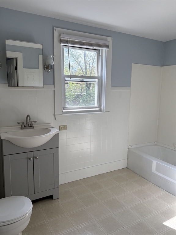 1 bed, 1 bath apartment for rent at 16 Capron St Unit 4, Attleboro — photo 8 of 9