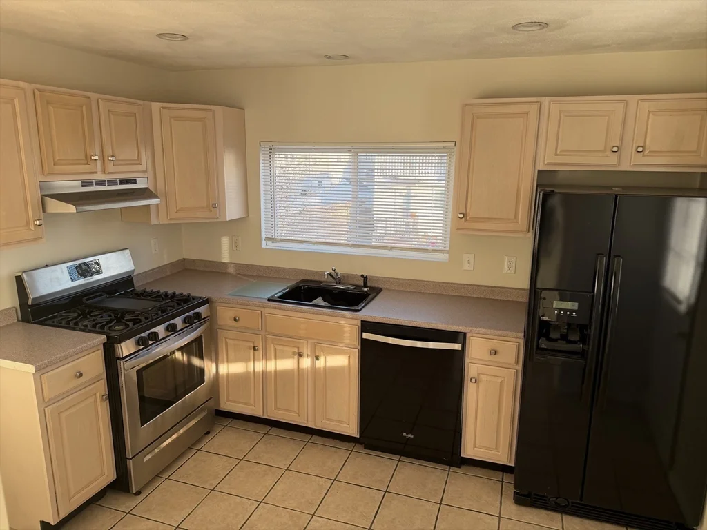 2 bed, 1 bath apartment for rent at 16 Carlson Ave Unit 2, Revere — photo 5 of 7