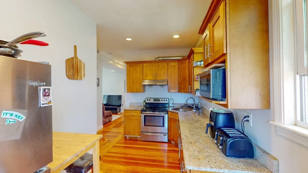 3 bed, 2 bath apartment for rent at 16 Carpenter St Unit 2, South Boston — photo 2 of 17