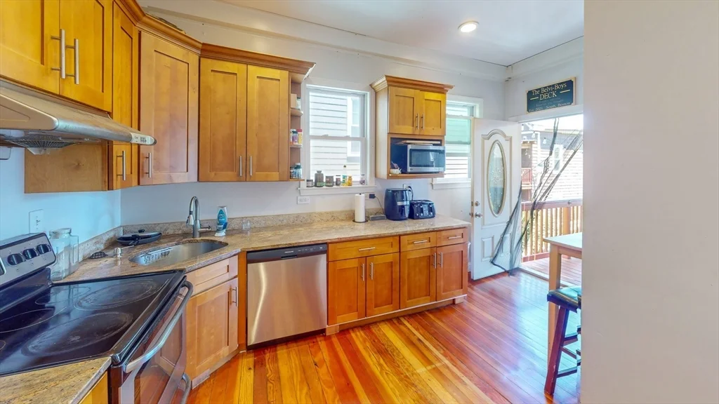 3 bed, 2 bath apartment for rent at 16 Carpenter St Unit 2, South Boston — photo 1 of 17