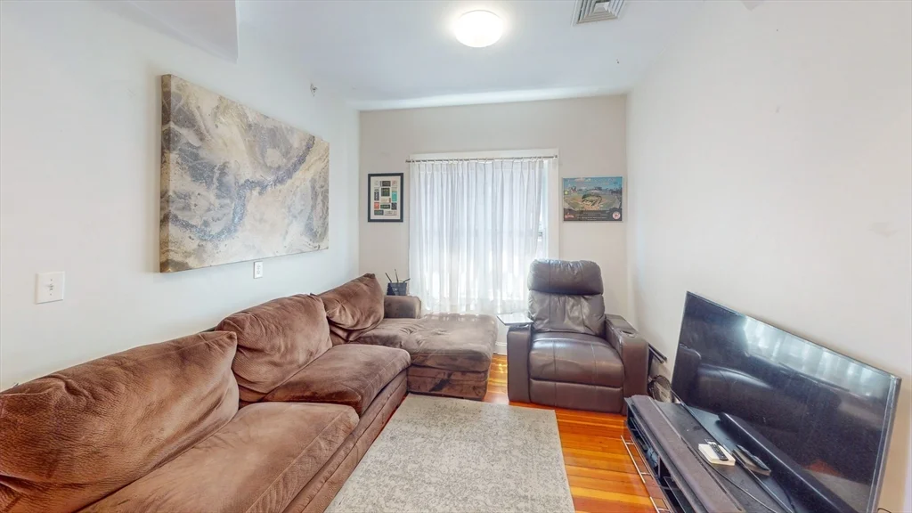 3 bed, 2 bath apartment for rent at 16 Carpenter St Unit 2, South Boston — photo 4 of 17