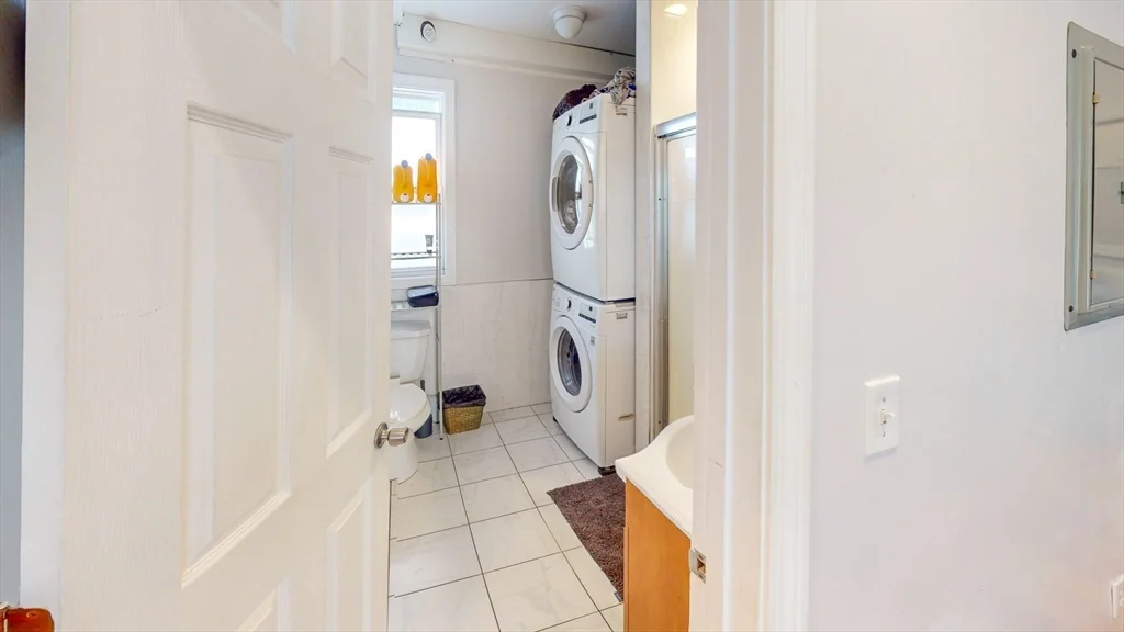 3 bed, 2 bath apartment for rent at 16 Carpenter St Unit 2, South Boston — photo 14 of 17