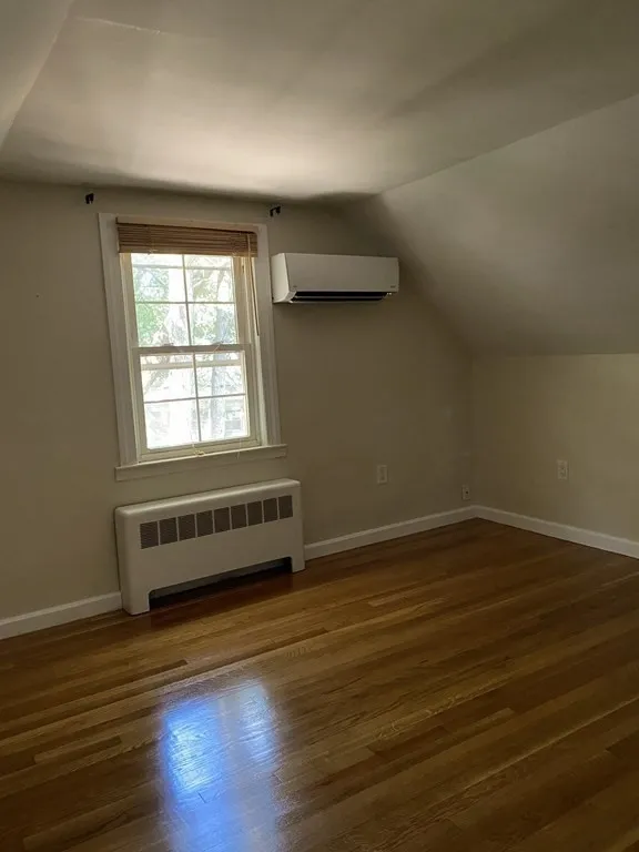 3 bed, 2 bath apartment for rent at 16 Carroll Ct, Islington — photo 7 of 10
