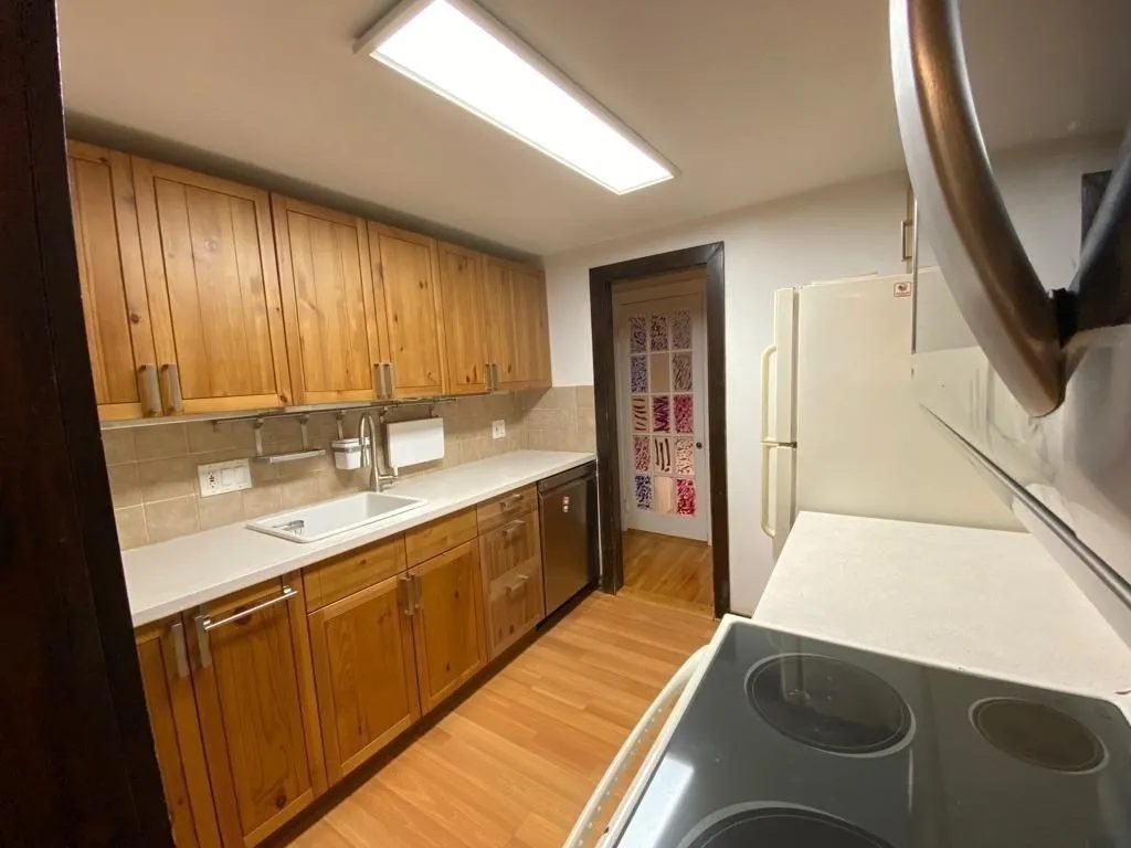 3 bed, 2 bath apartment for rent at 16 Carroll Ct, Islington — photo 4 of 10