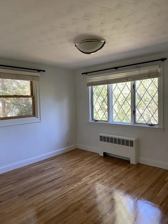 3 bed, 2 bath apartment for rent at 16 Carroll Ct, Islington — photo 8 of 10
