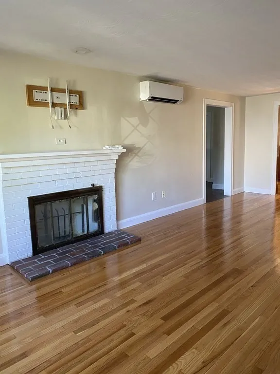 3 bed, 2 bath apartment for rent at 16 Carroll Ct, Islington — photo 3 of 10