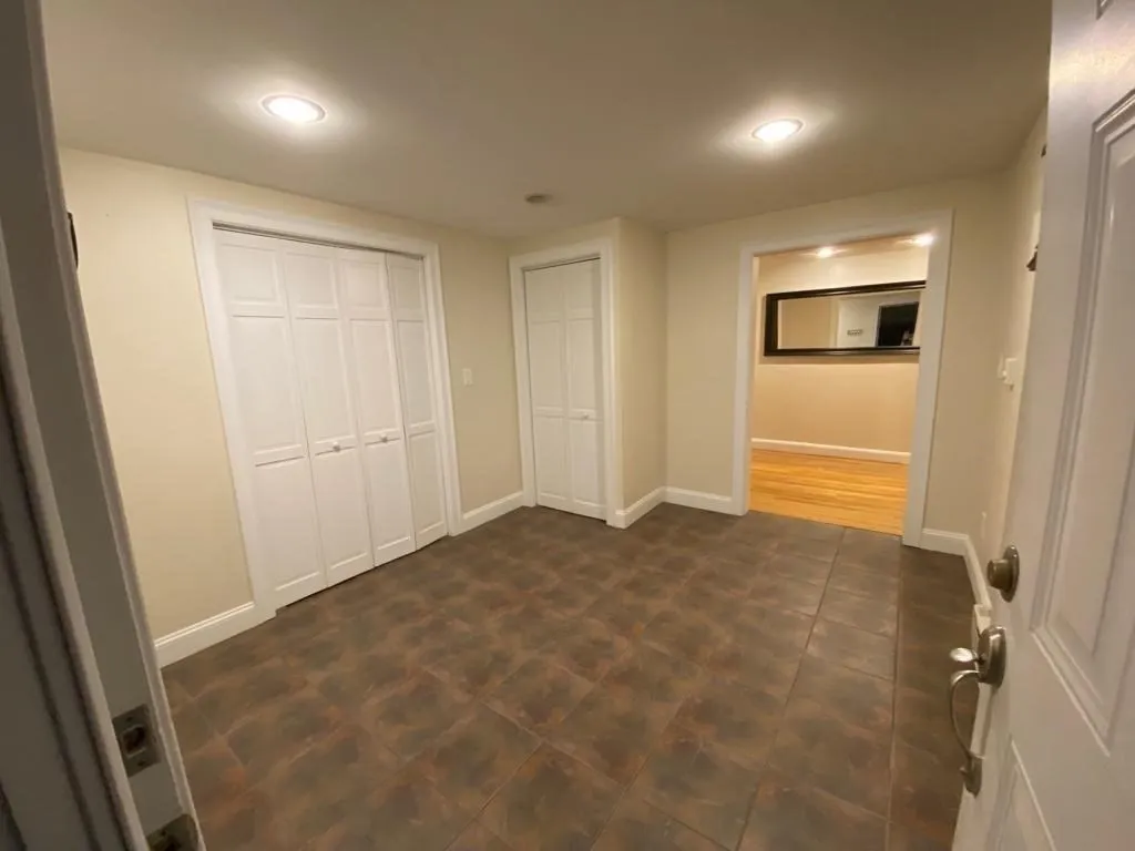 3 bed, 2 bath apartment for rent at 16 Carroll Ct, Islington — photo 6 of 10