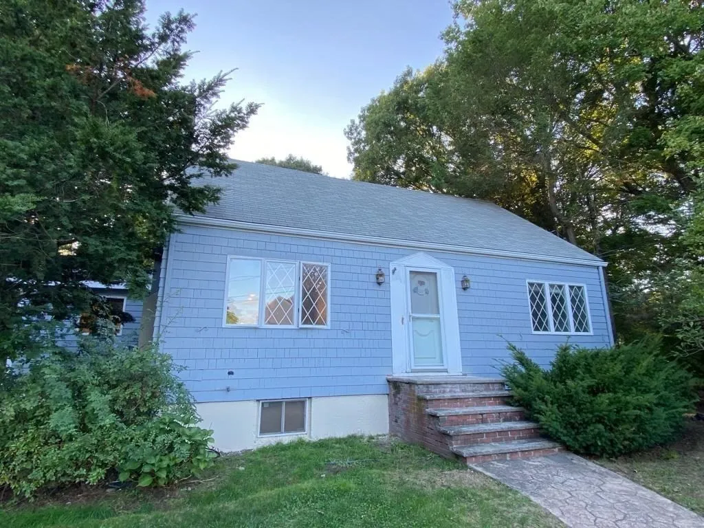 3 bed, 2 bath apartment for rent at 16 Carroll Ct, Islington — photo 1 of 10