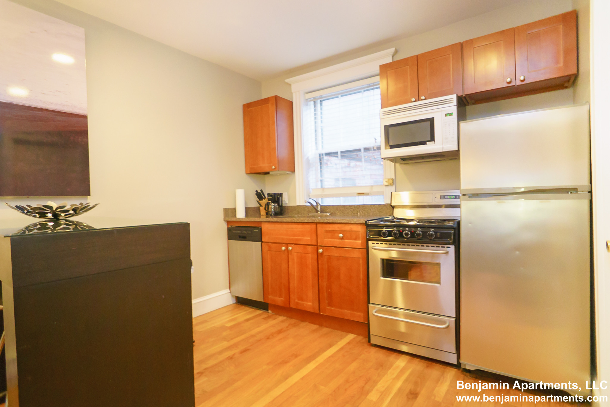 Studio bed, 1 bath apartment for rent at 16 Cedar Lane Way Unit 2F, Beacon Hill — photo 4 of 9