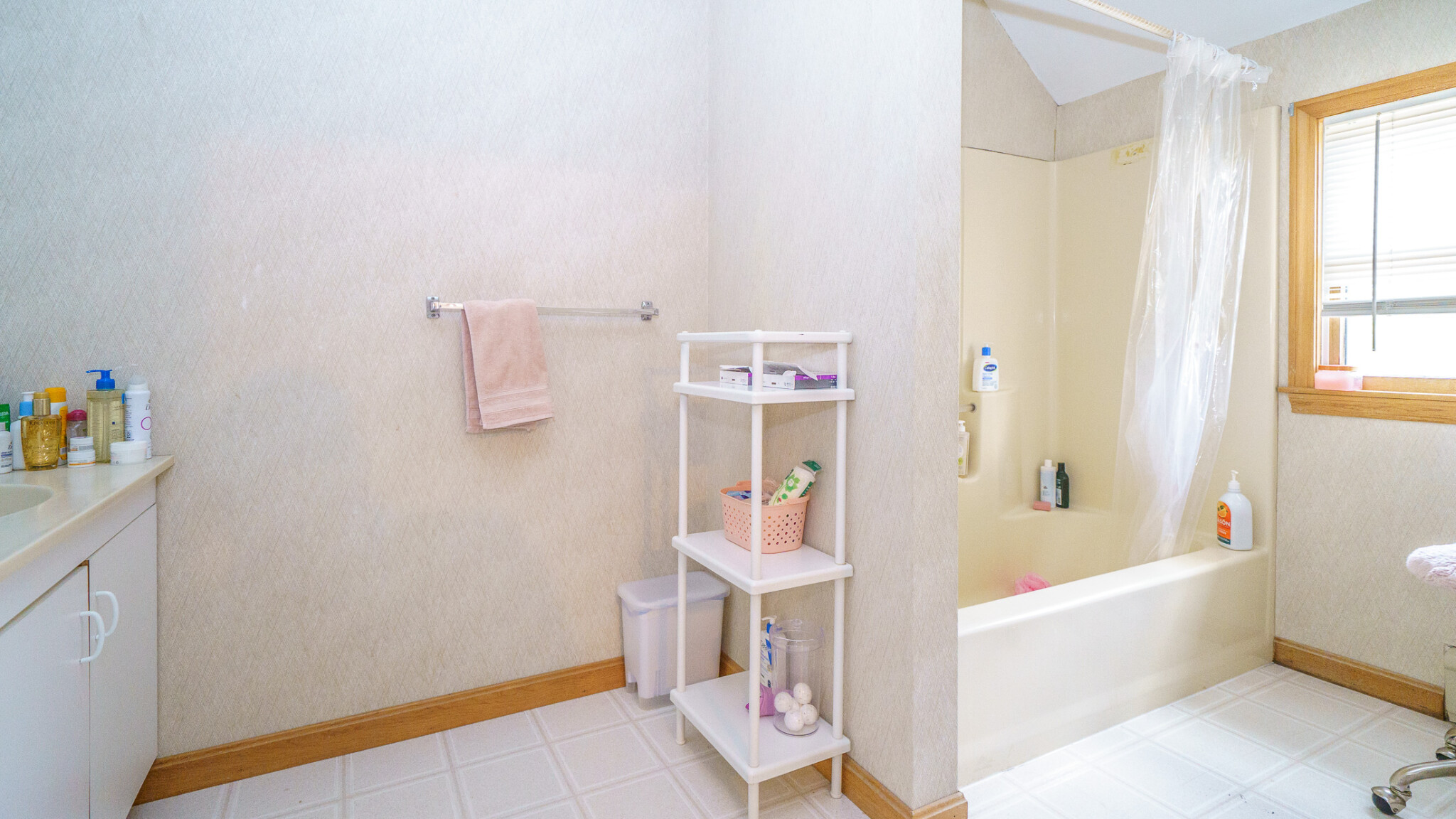 4 bed, 3.5 bath apartment for rent at 16 Central Ave, Newtonville — photo 14 of 32