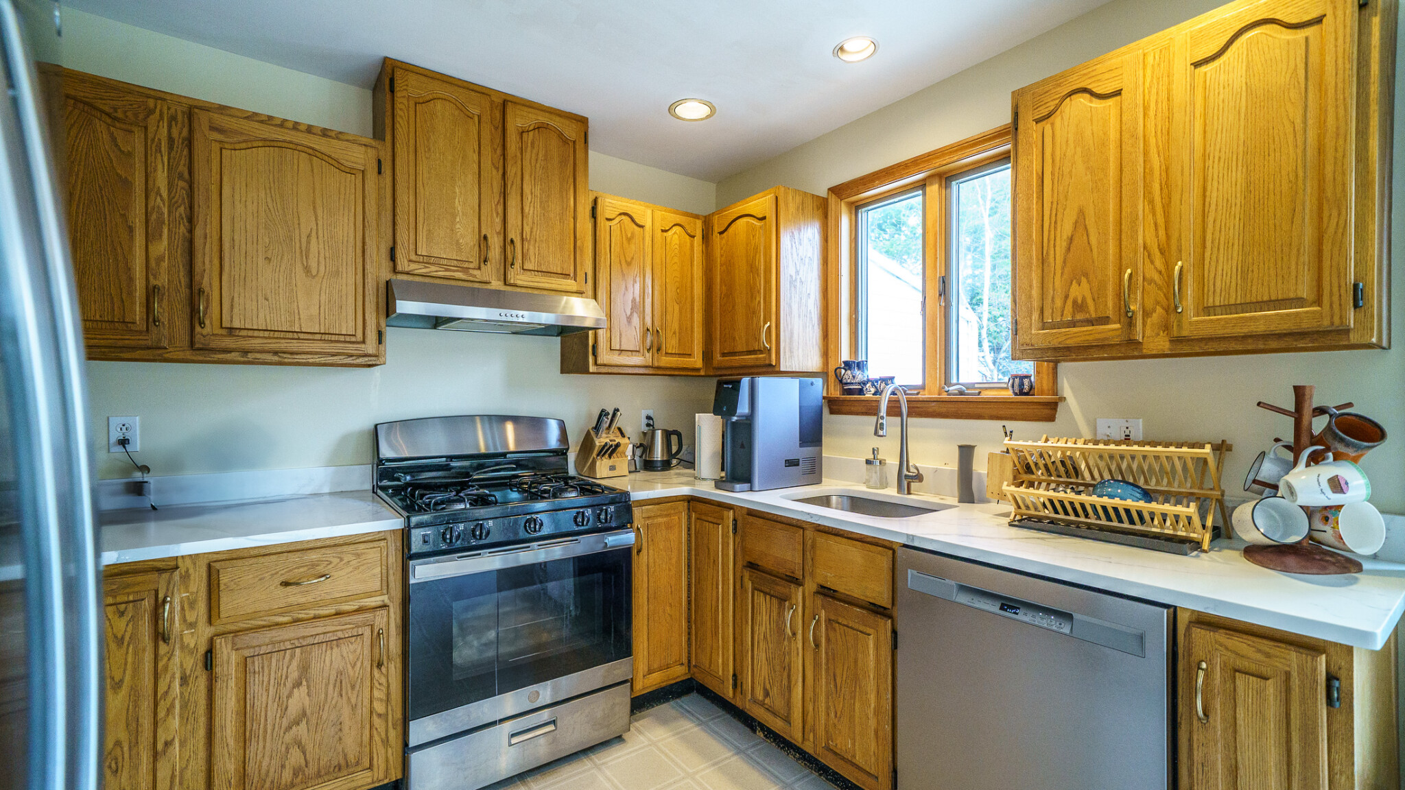 4 bed, 3.5 bath apartment for rent at 16 Central Ave, Newtonville — photo 2 of 32