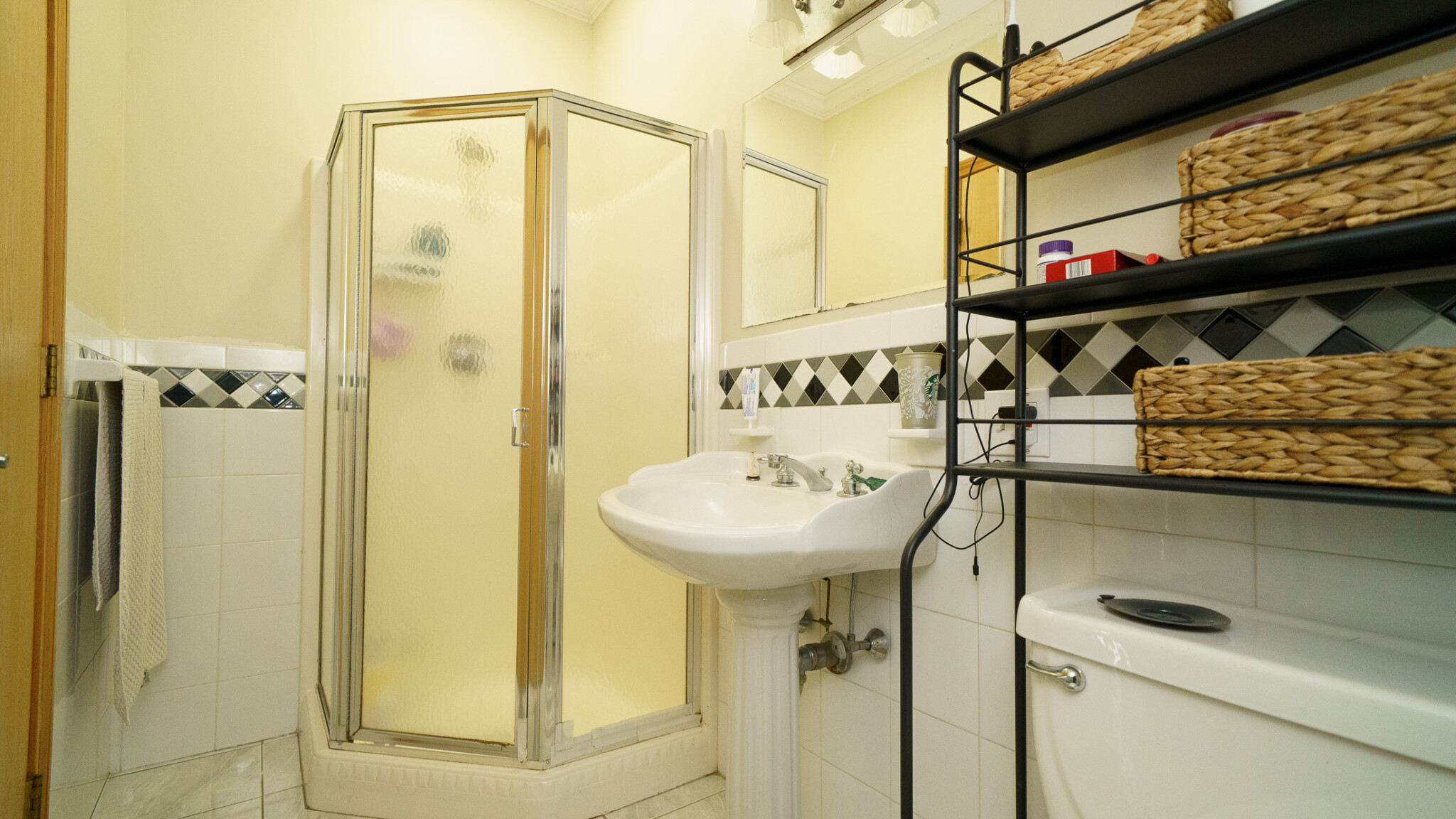 4 bed, 3.5 bath apartment for rent at 16 Central Ave, Newtonville — photo 23 of 32