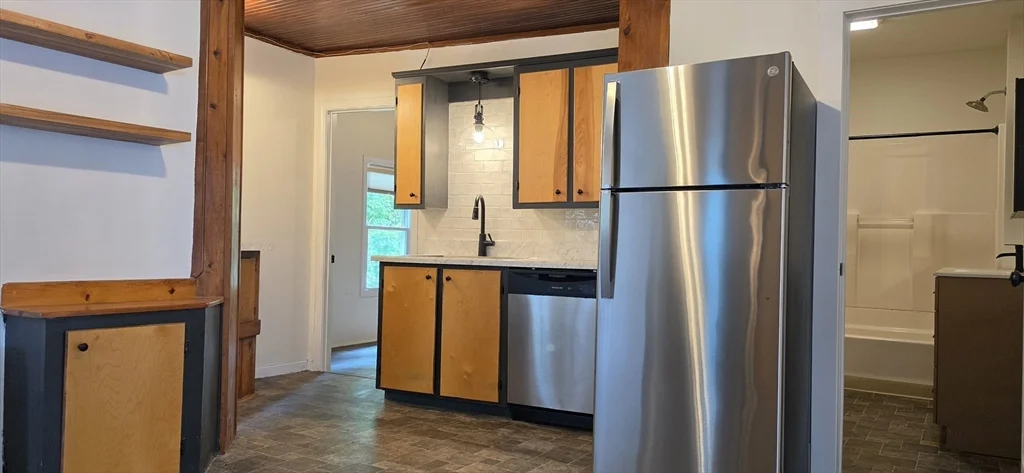 2 bed, 1 bath apartment for rent at 16 Central St Unit 2, West Brookfield — photo 6 of 21