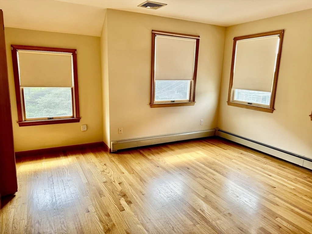 4 bed, 3 bath apartment for rent at 16 Central Unit 16, Newton — photo 3 of 14