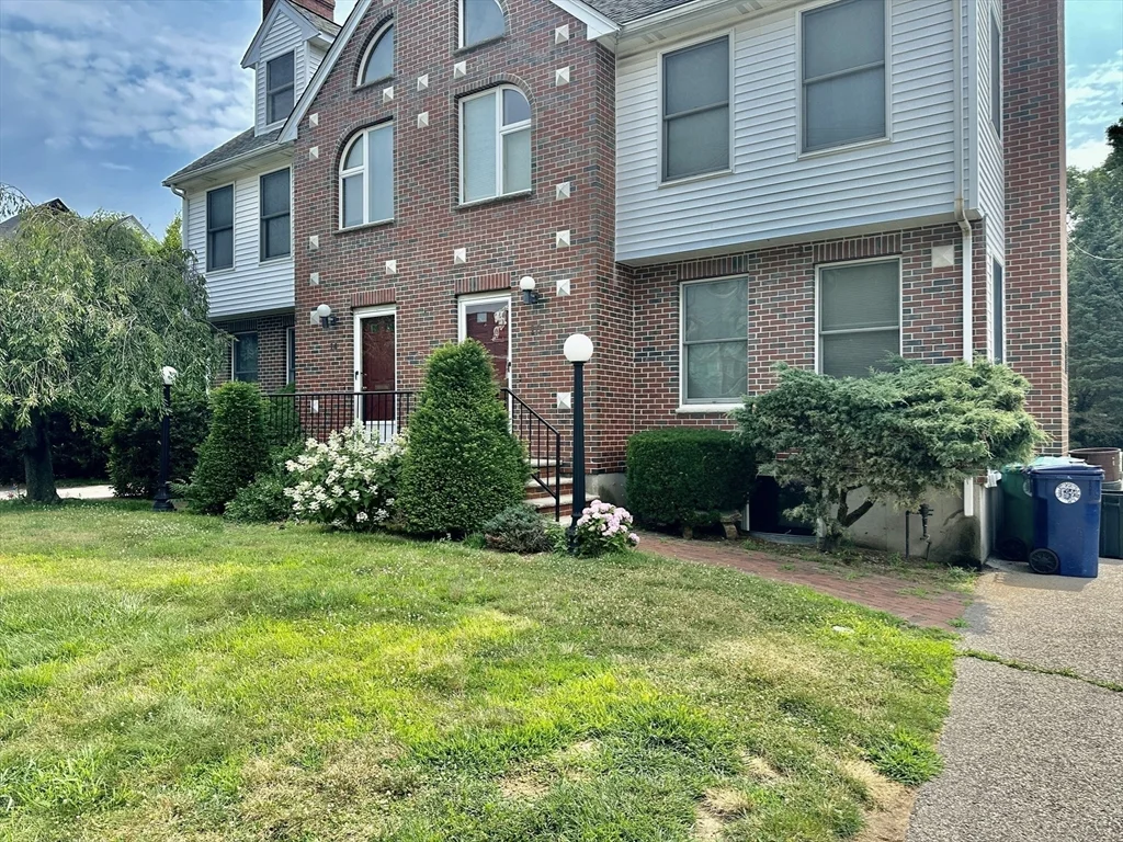 4 bed, 3 bath apartment for rent at 16 Central Unit 16, Newton — photo 8 of 14