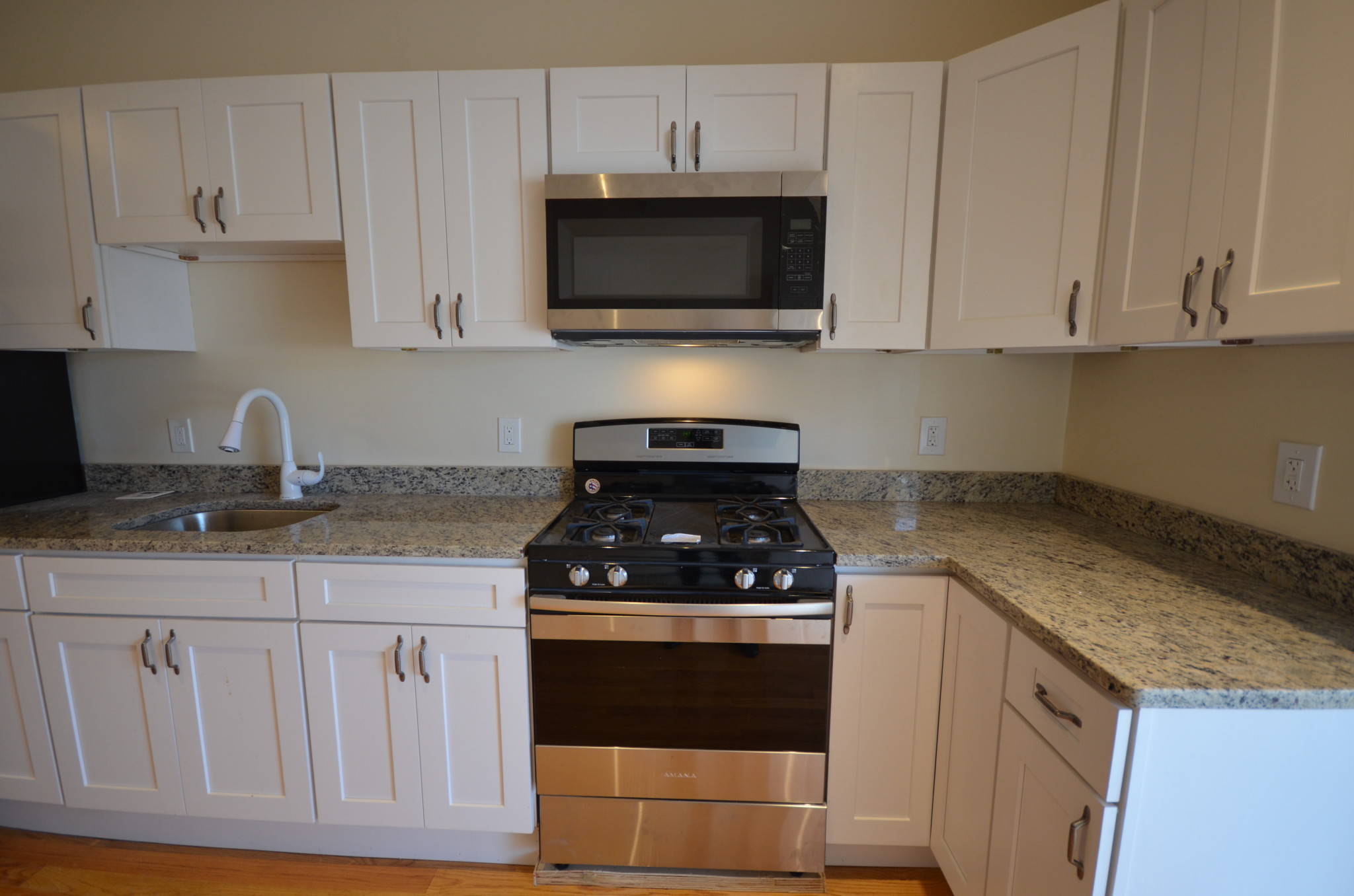 3 bed, 1 bath apartment for rent at 16 Chelsea St Unit 2, East Boston — photo 4 of 15