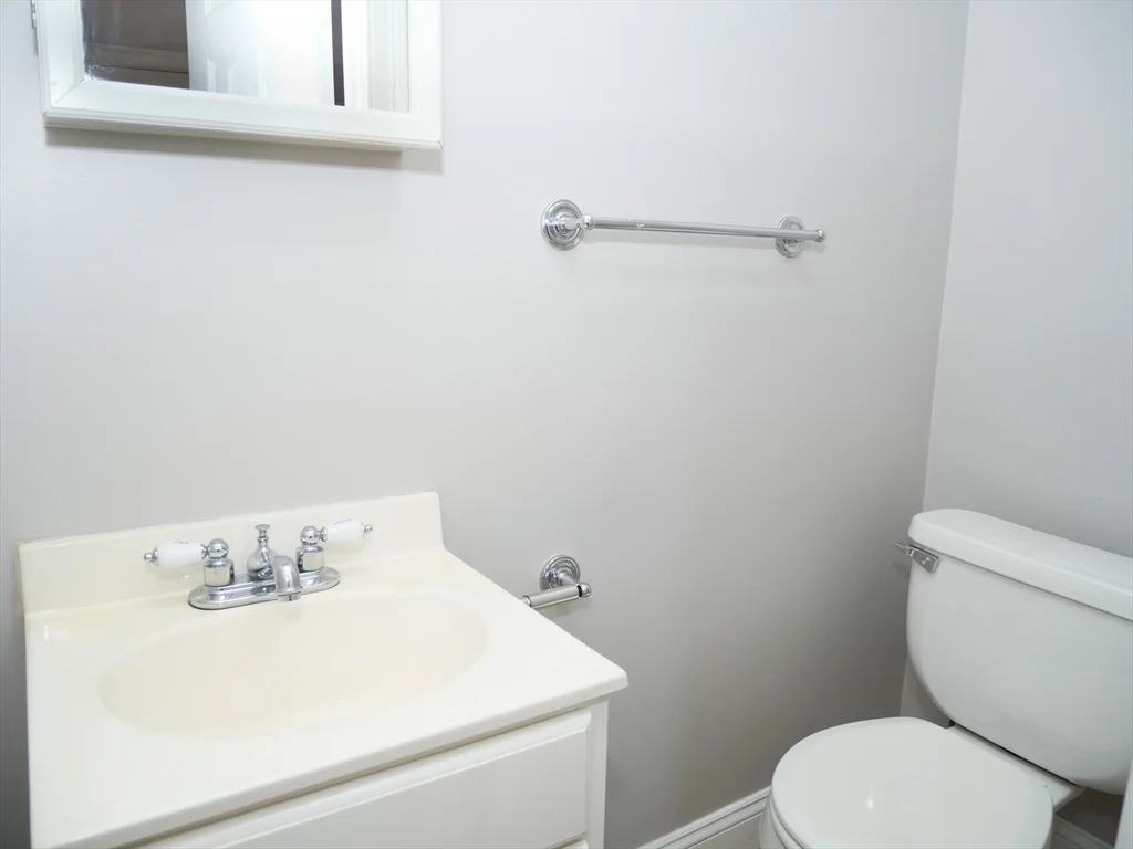 3 bed, 1 bath apartment for rent at 16 Chestnut Hill Ave Unit 2, Brighton — photo 7 of 10