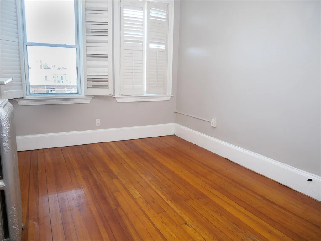 3 bed, 1 bath apartment for rent at 16 Chestnut Hill Ave Unit 2, Brighton — photo 4 of 10